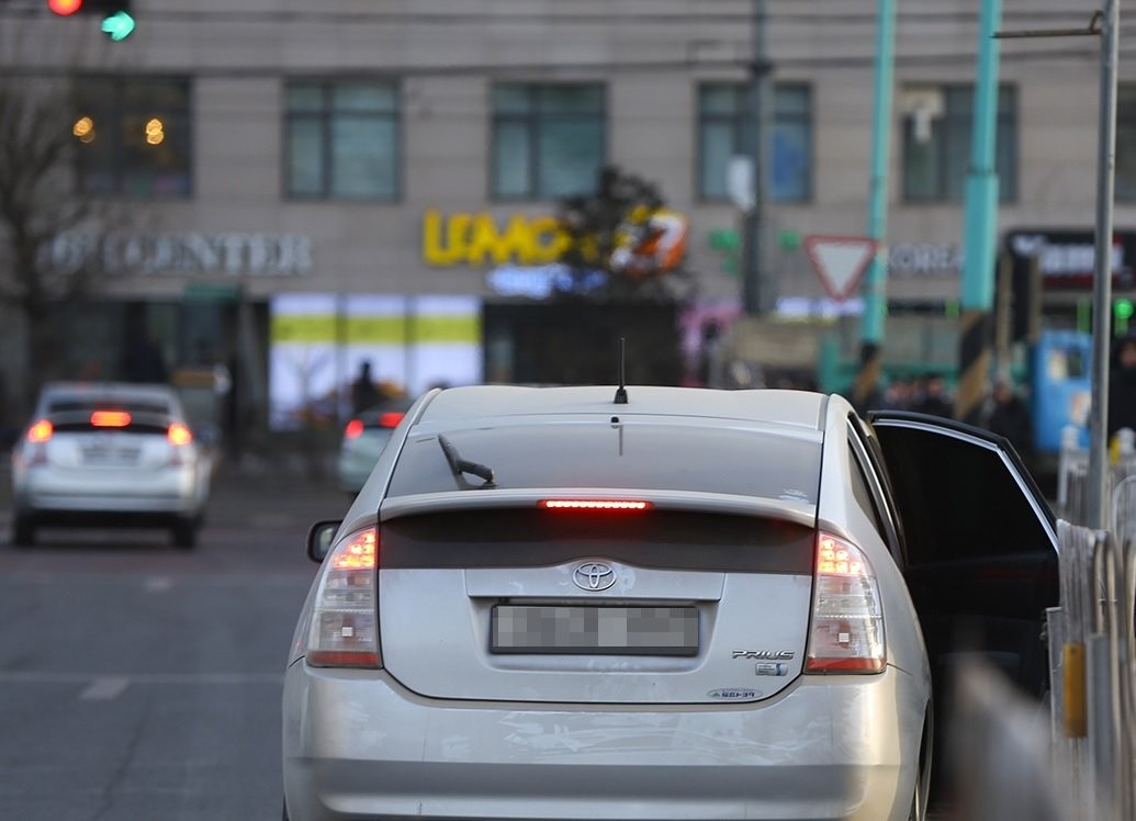  Төлбөрөөс болж таксины жолоочтой маргалдаж, жолоочийн амь насыг хохироожээ